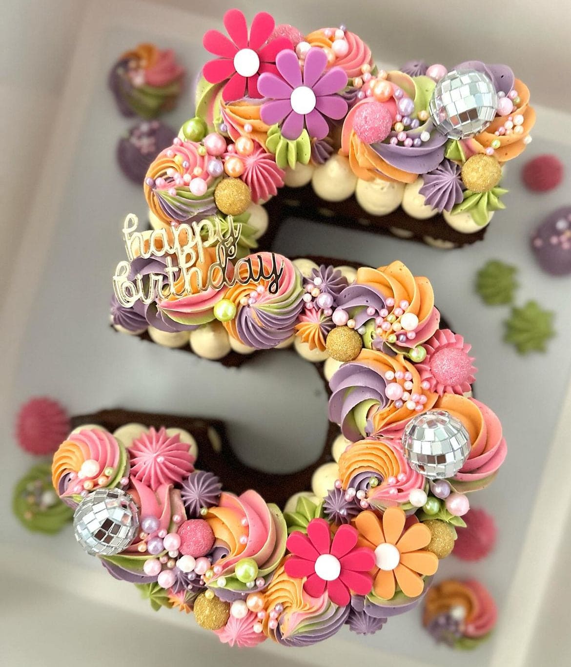 Daisy Cake & Cupcake Charms