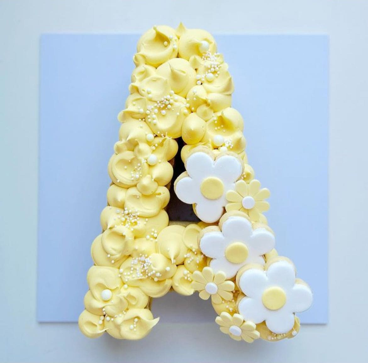 Daisy Cake & Cupcake Charms