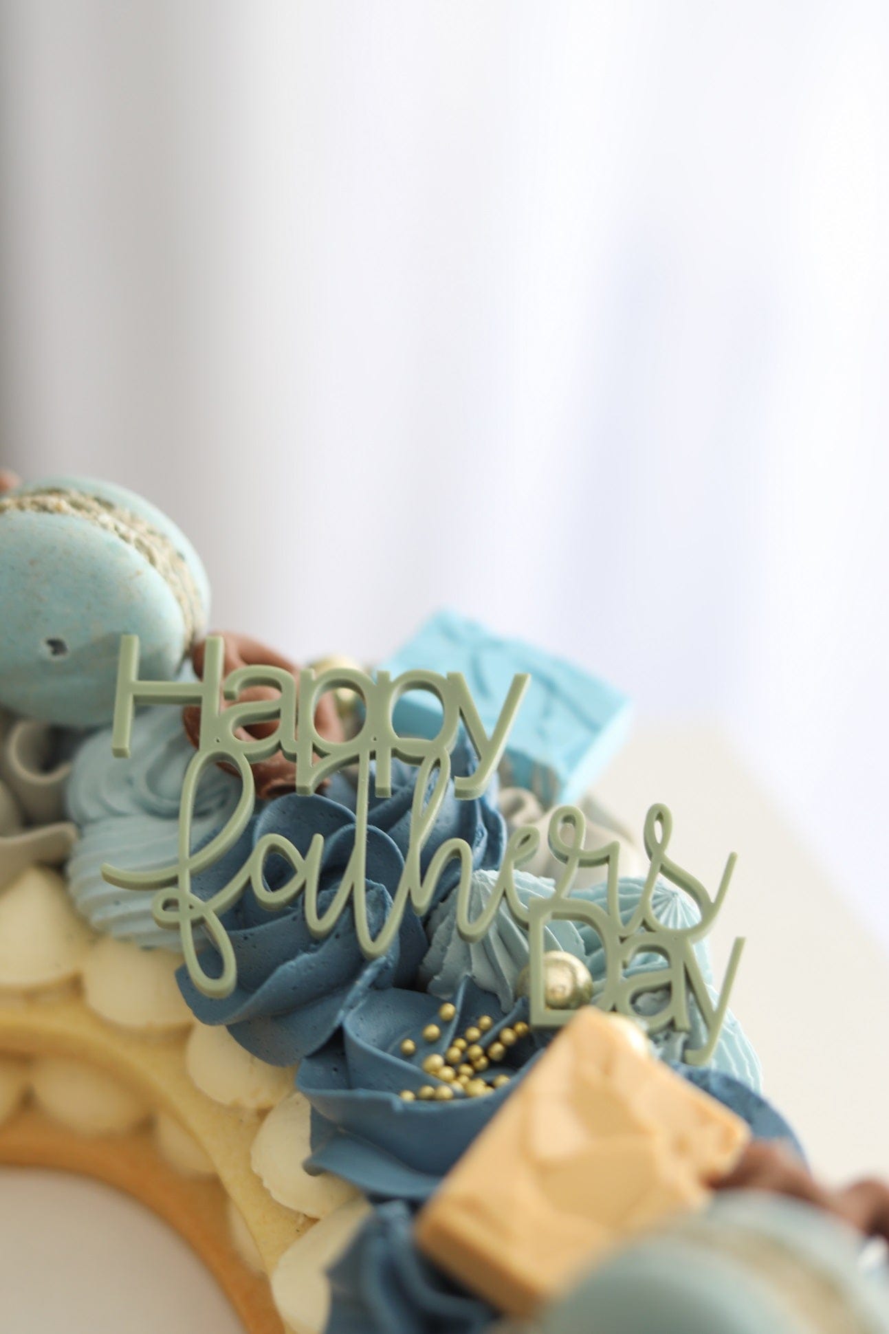 Happy Fathers Day Cake Charm