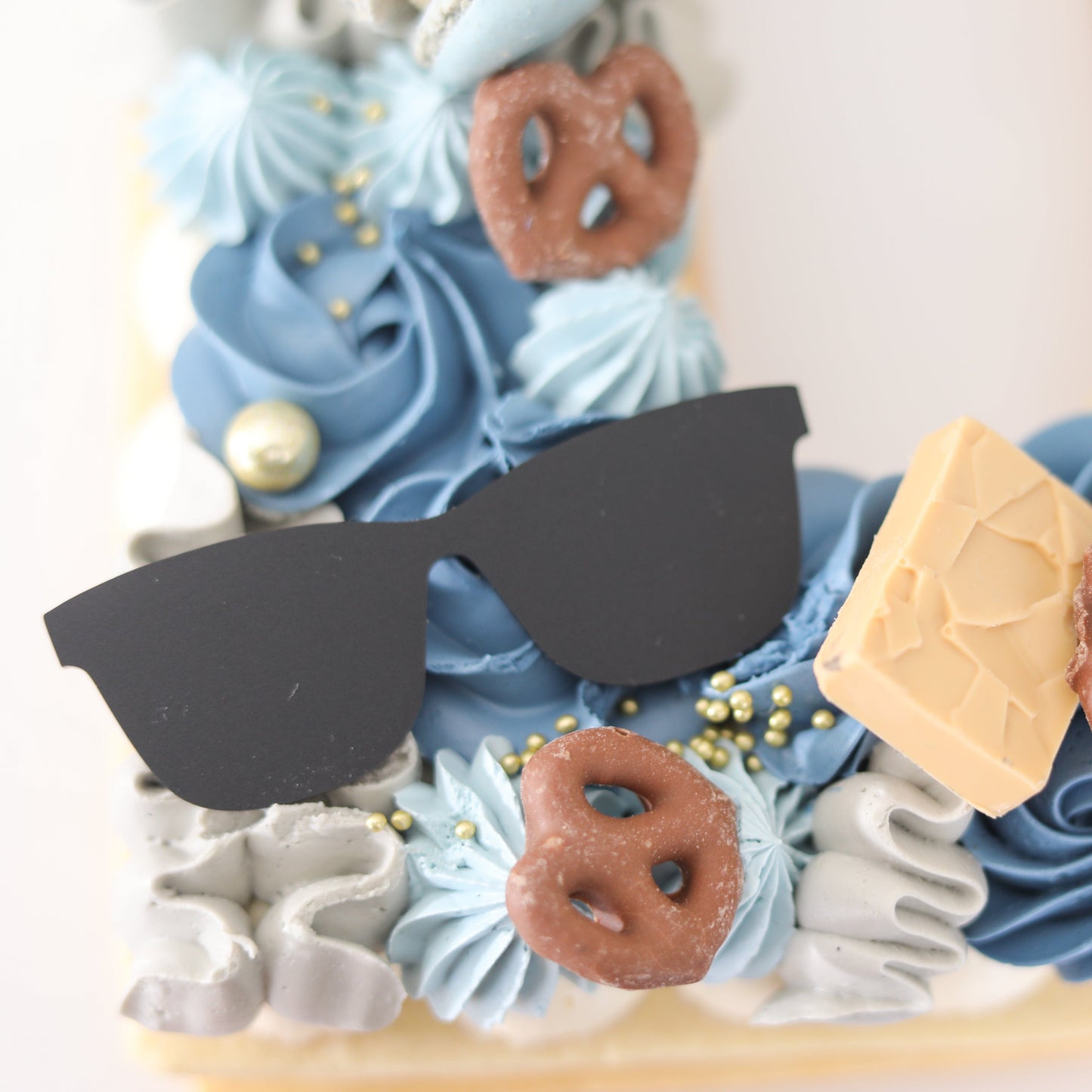 Glasses Cake Charm