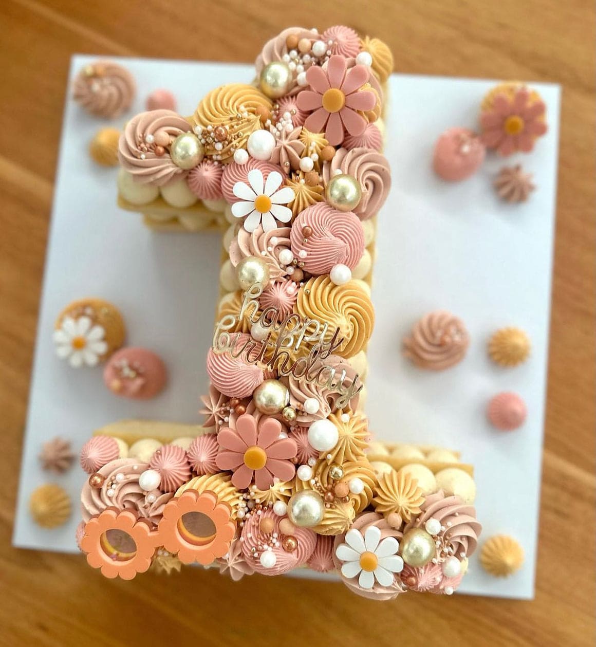 Daisy Cake & Cupcake Charms